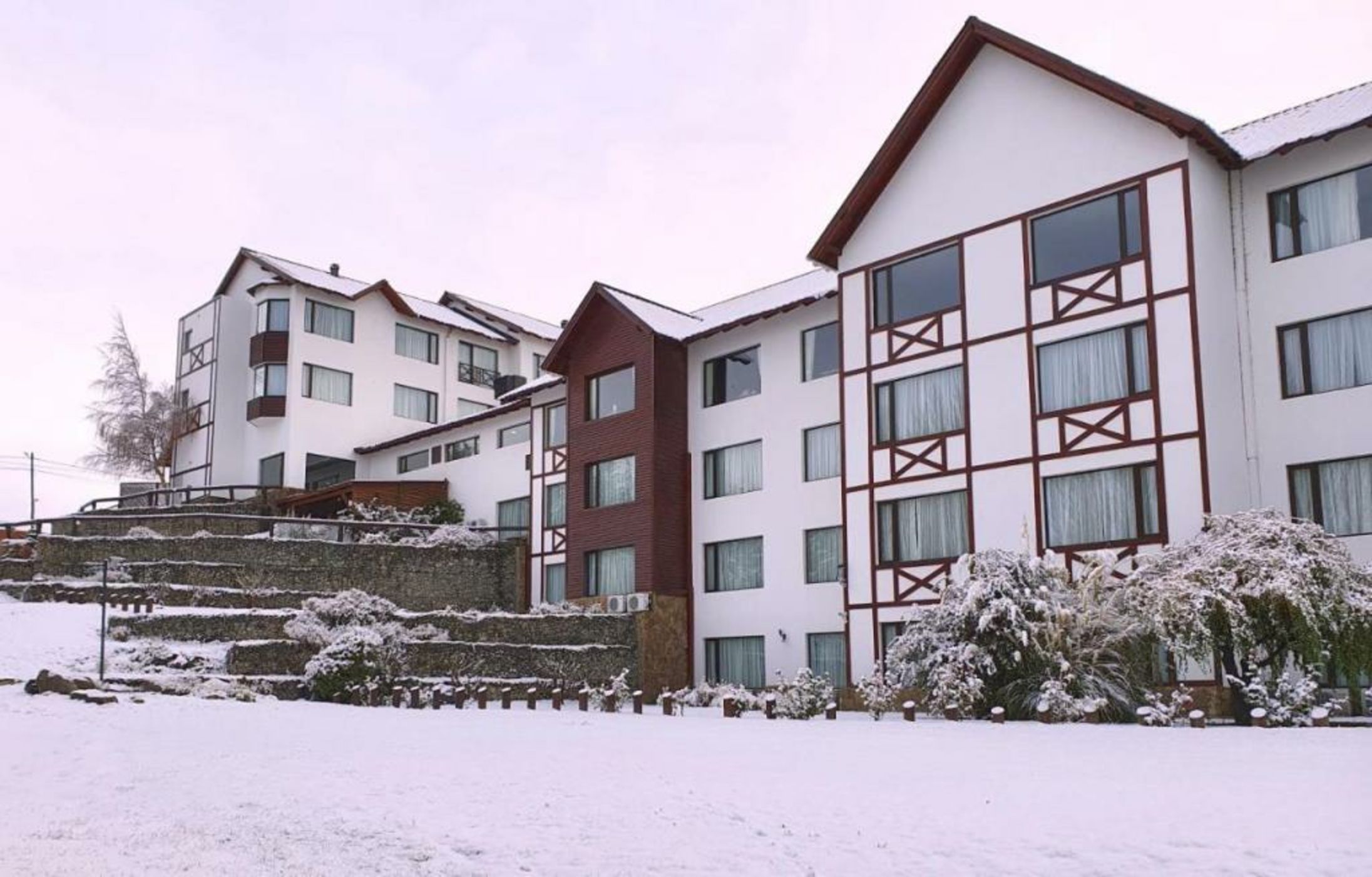 Xelena Hotel & Suites
