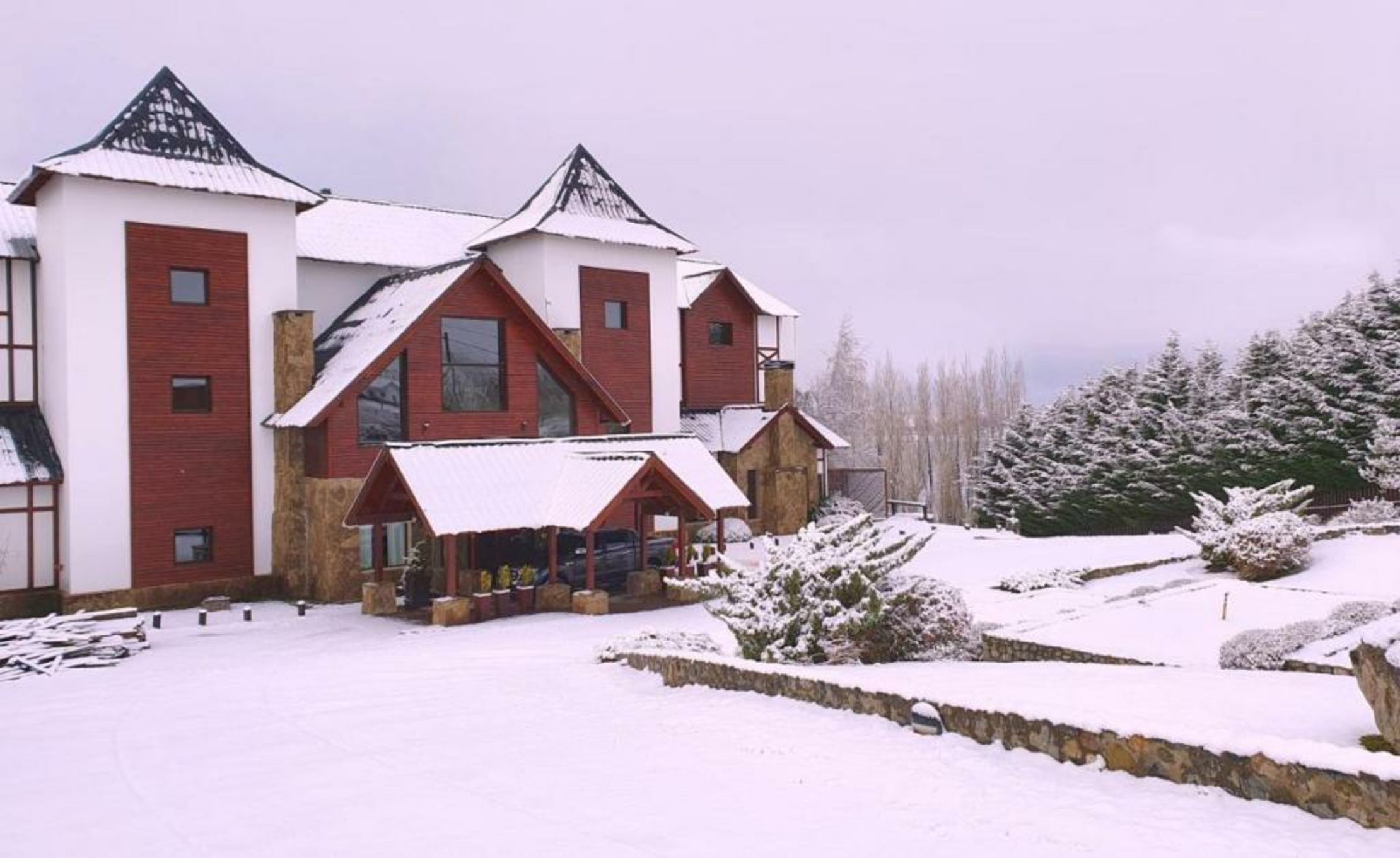 Xelena Hotel & Suites