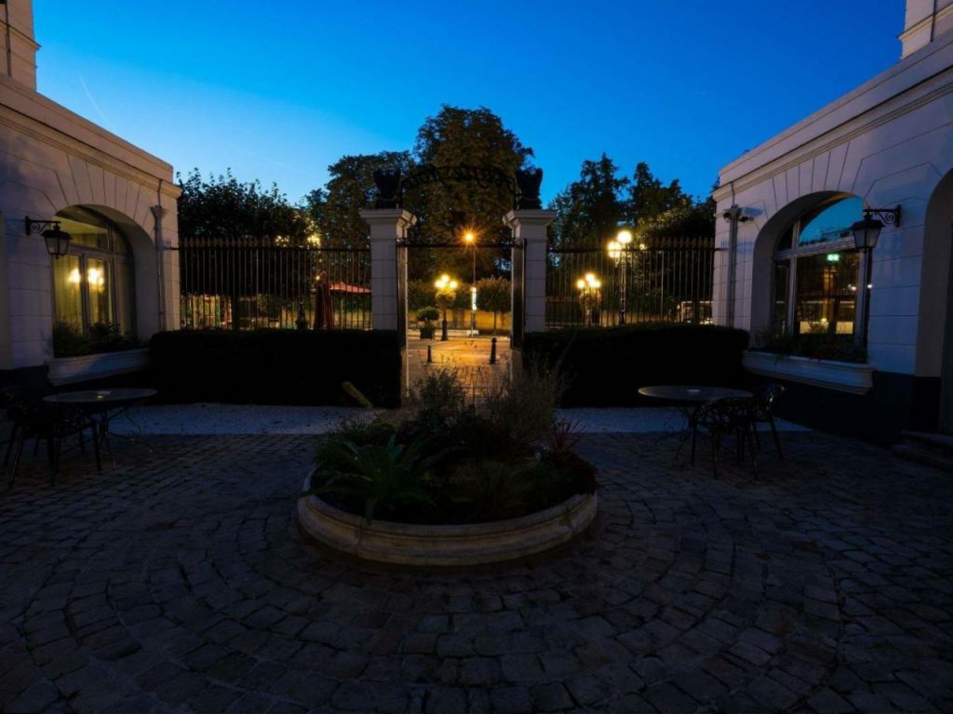 Aigle Noir Hotel Fontainebleau - MGallery Collection