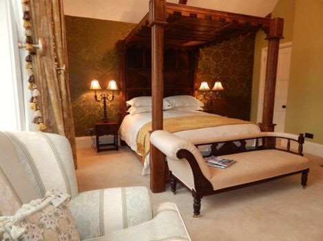 Westgate Manor