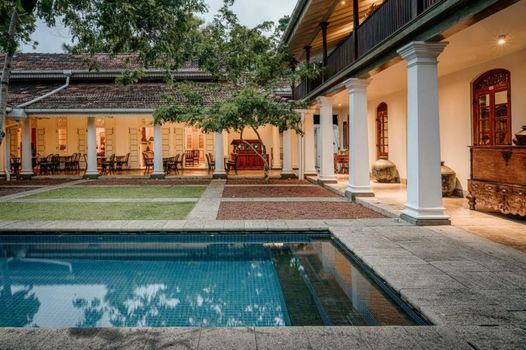 Maniumpathy Hotel