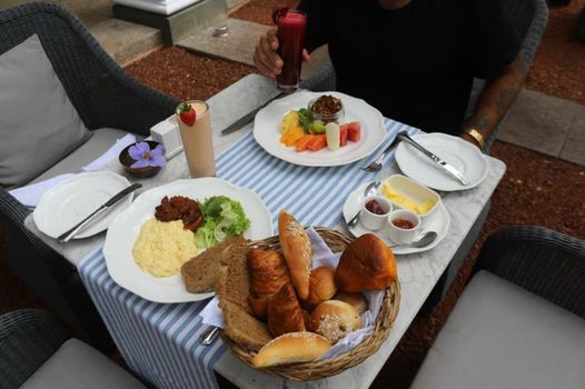 Maniumpathy Hotel