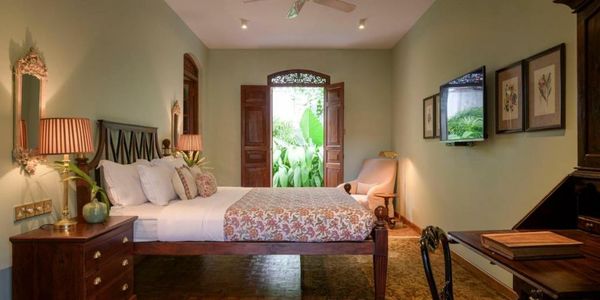 Maniumpathy Hotel