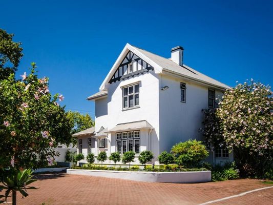 Whispering Oaks Guest House