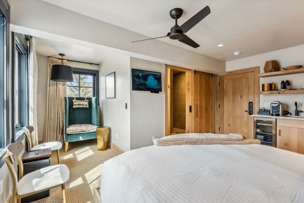 Inn at the Carlin