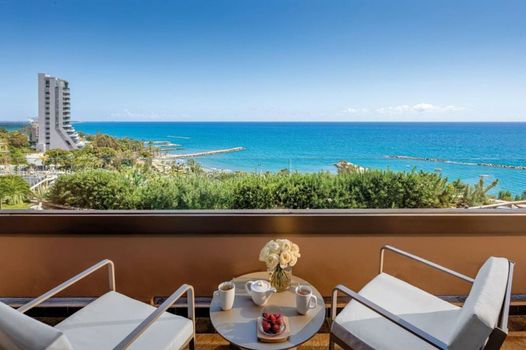 Four Seasons Hotel