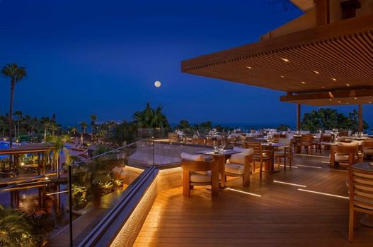 Four Seasons Hotel