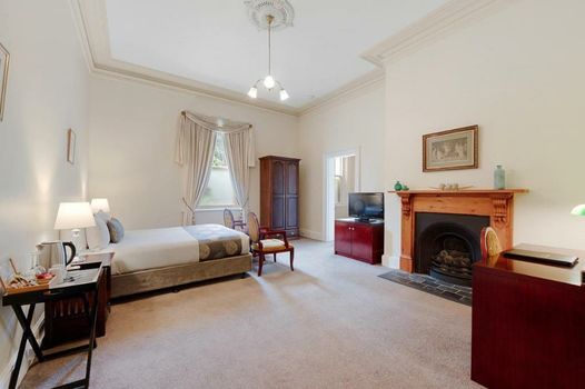 Waratah On York