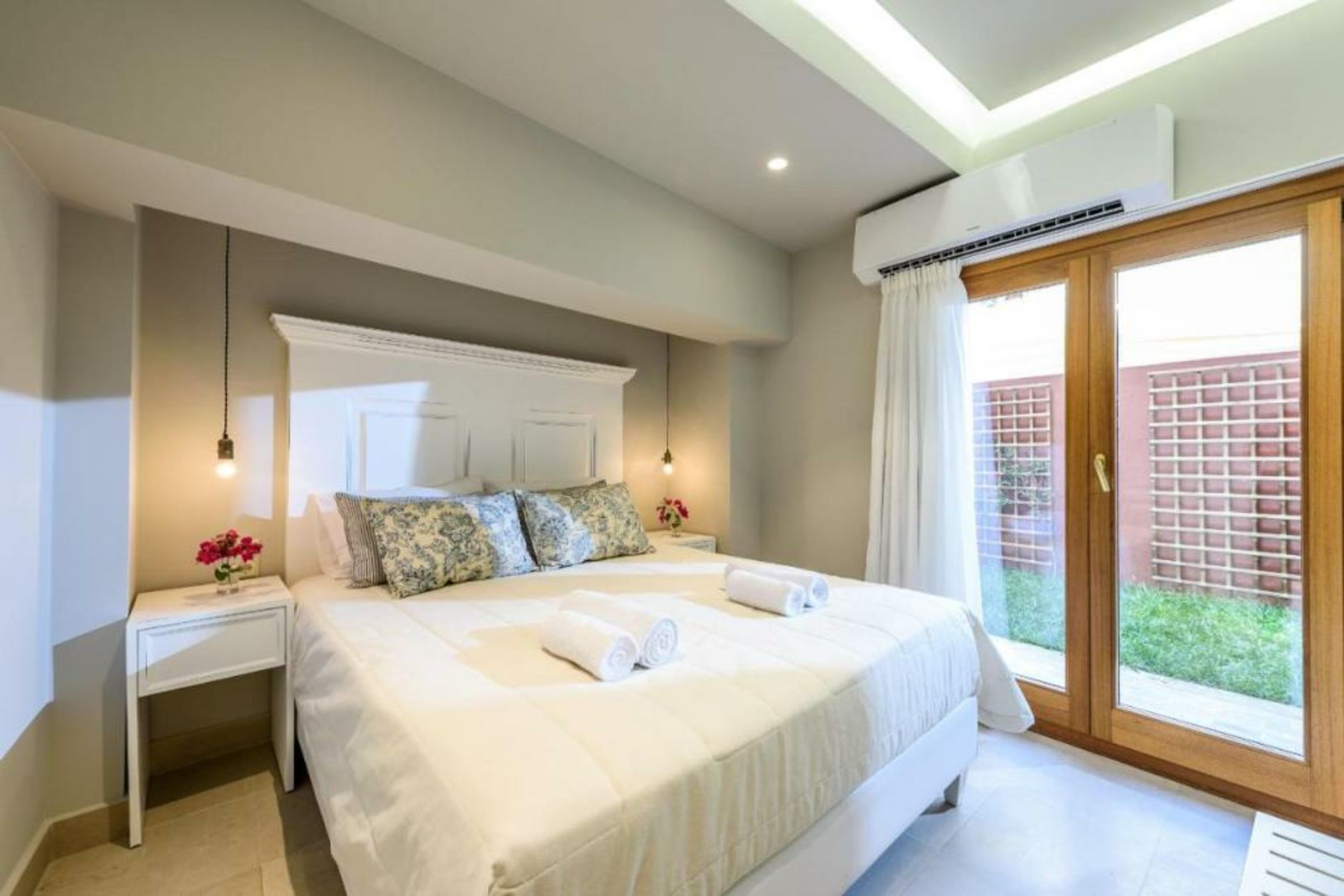Candia Suites & Rooms