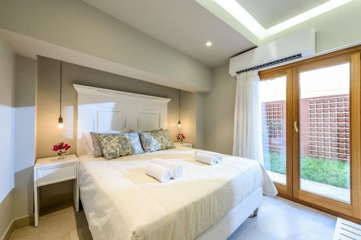 Candia Suites & Rooms