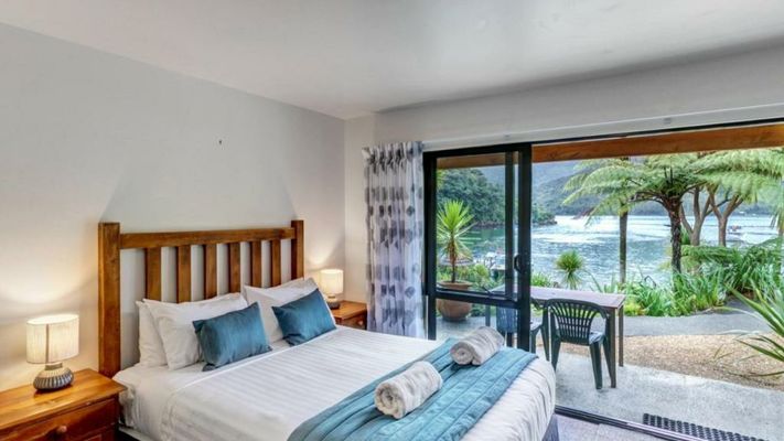 Lochmara Lodge - 20mins by boat from Picton