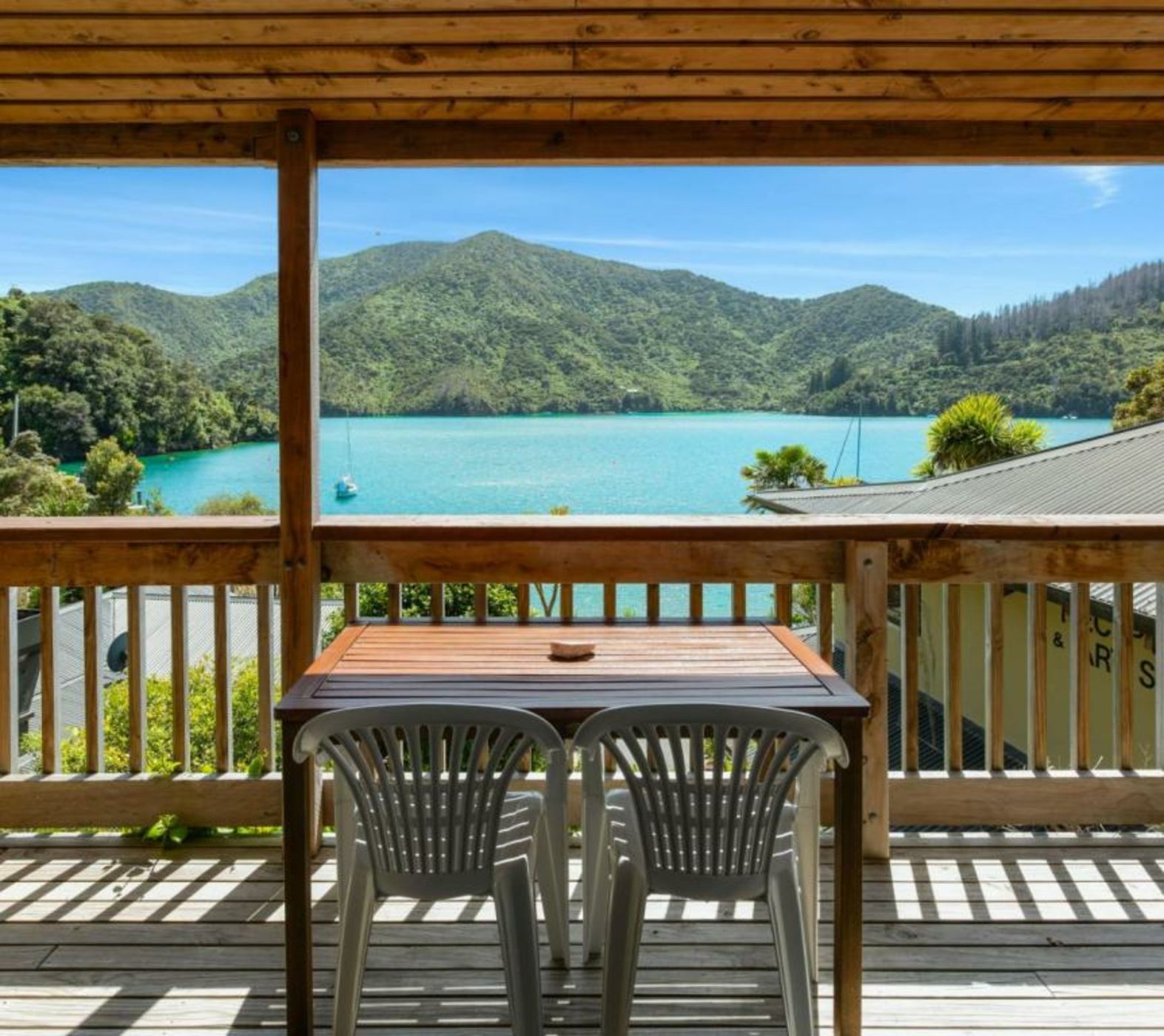 Lochmara Lodge - 20mins by boat from Picton
