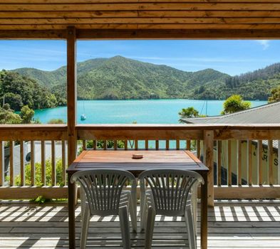 Lochmara Lodge - 20mins by boat from Picton