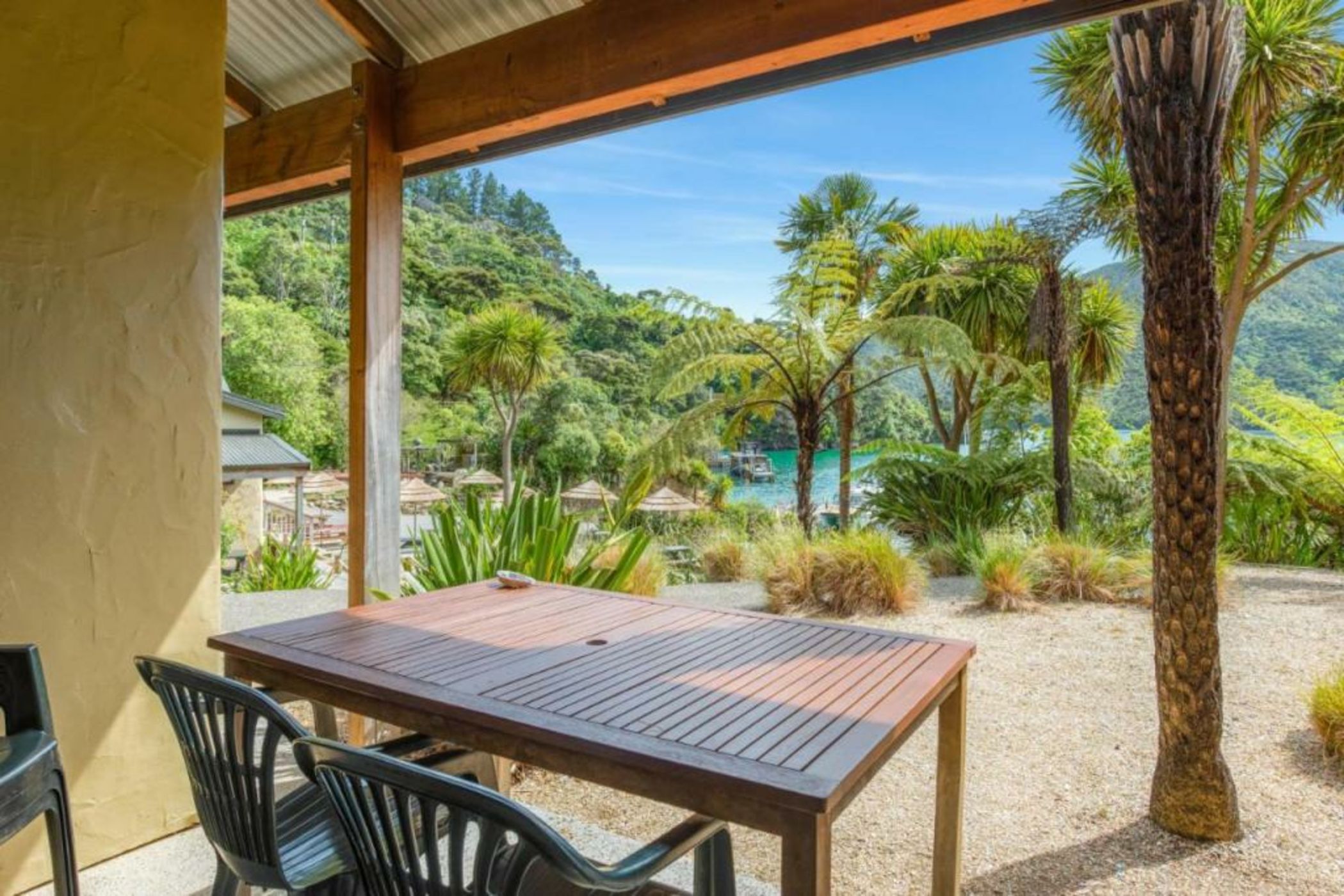 Lochmara Lodge - 20mins by boat from Picton
