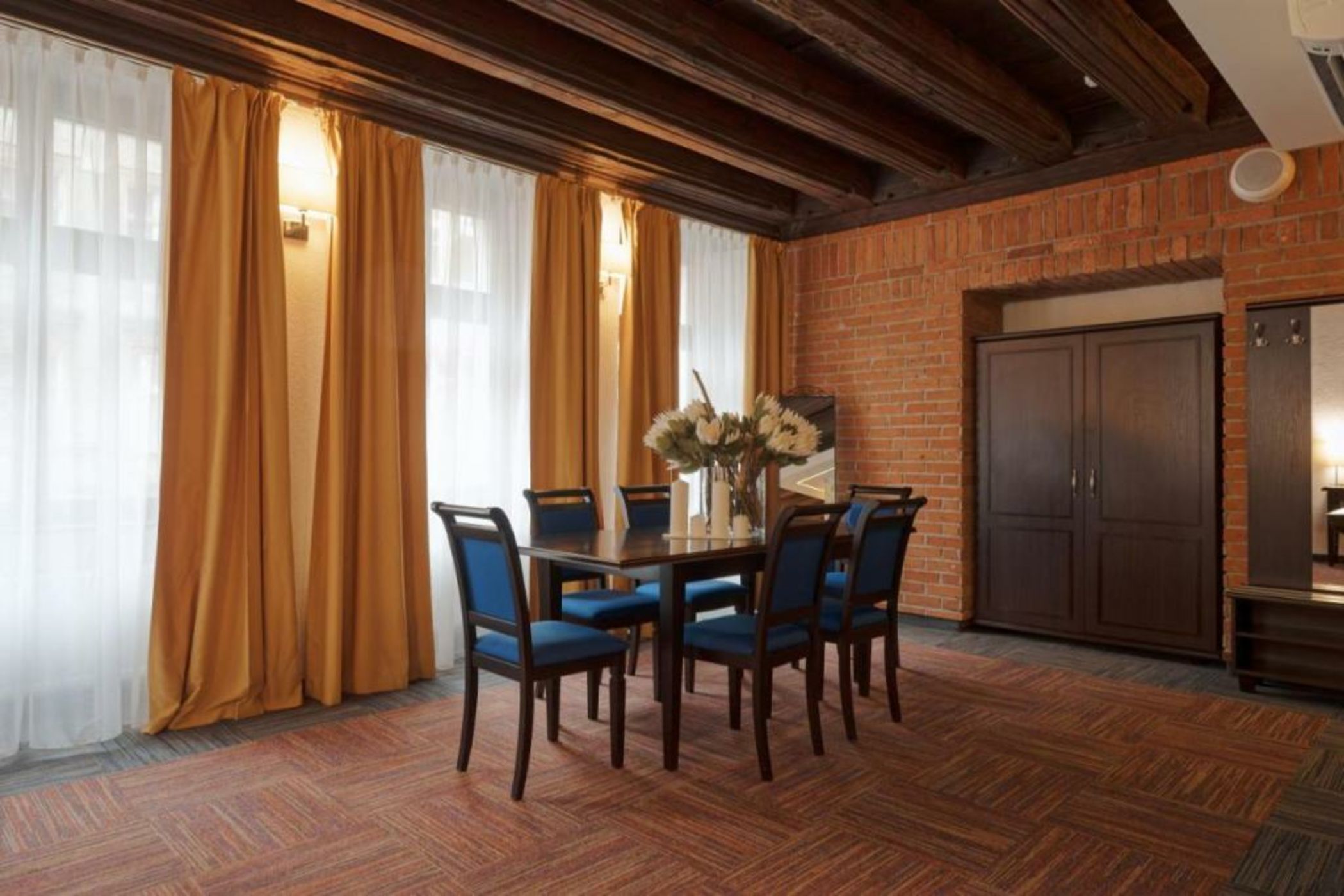 Palazzo Rosso Old Town