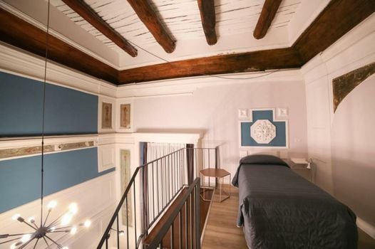 The Dante House by House In Naples
