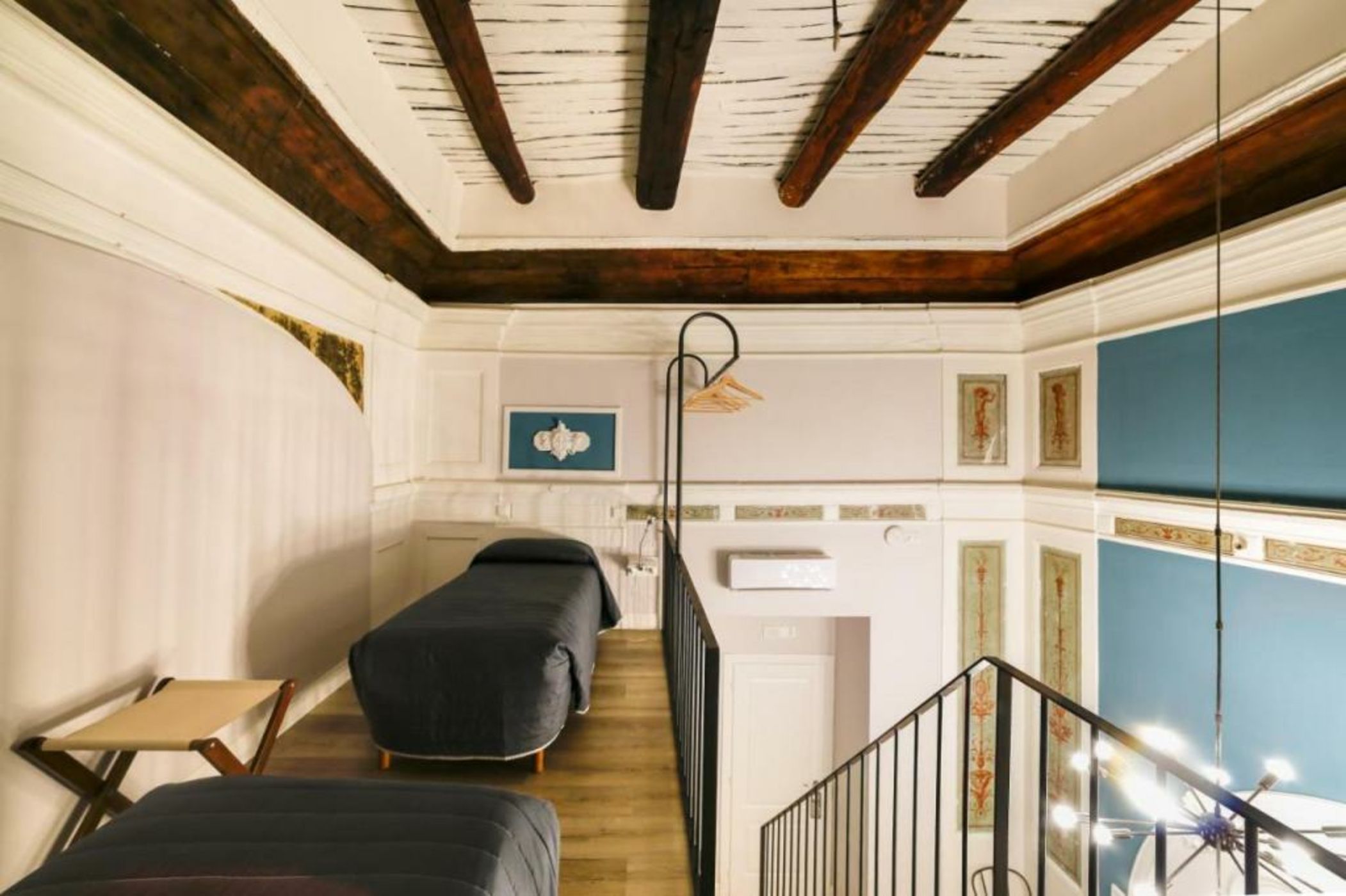 The Dante House by House In Naples