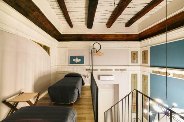 The Dante House by House In Naples