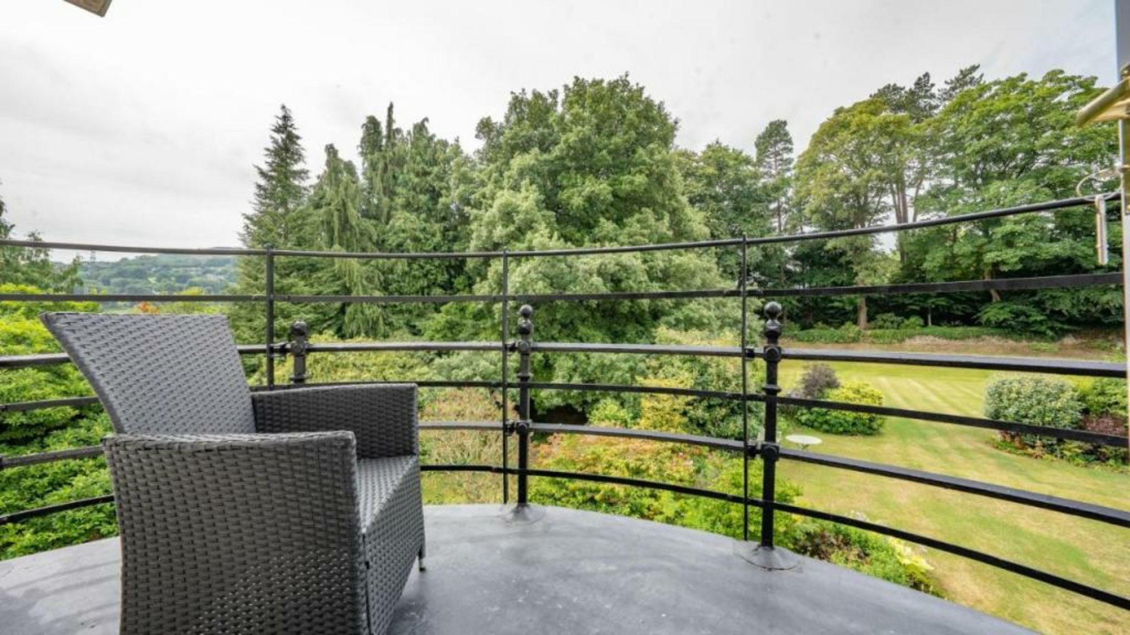 Pantybeiliau House Bed & Breakfast
