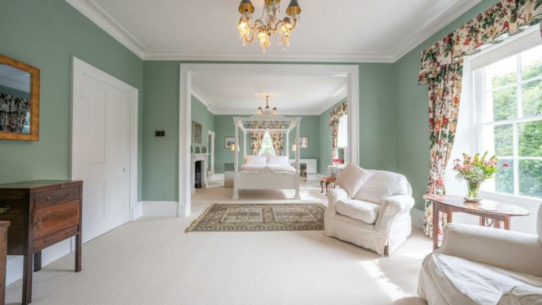 Pantybeiliau House Bed & Breakfast