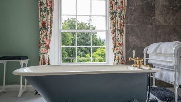Pantybeiliau House Bed & Breakfast