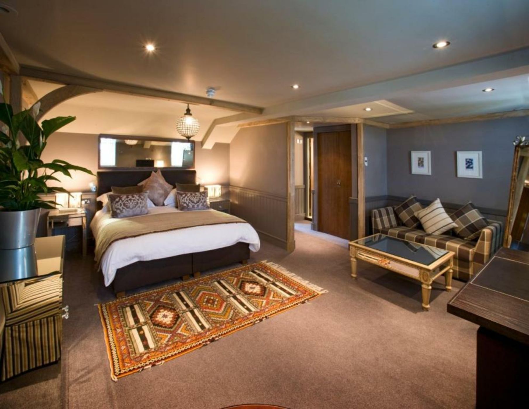 The Farmhouse Hotel and Restaurant