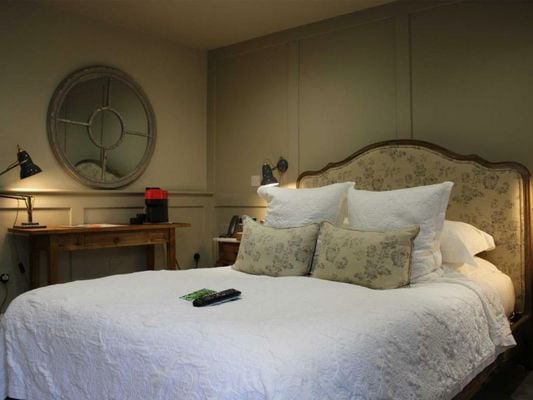 The Greyhound on the Test Hotel