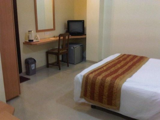 Chateau Windsor Hotel - Marine Drive