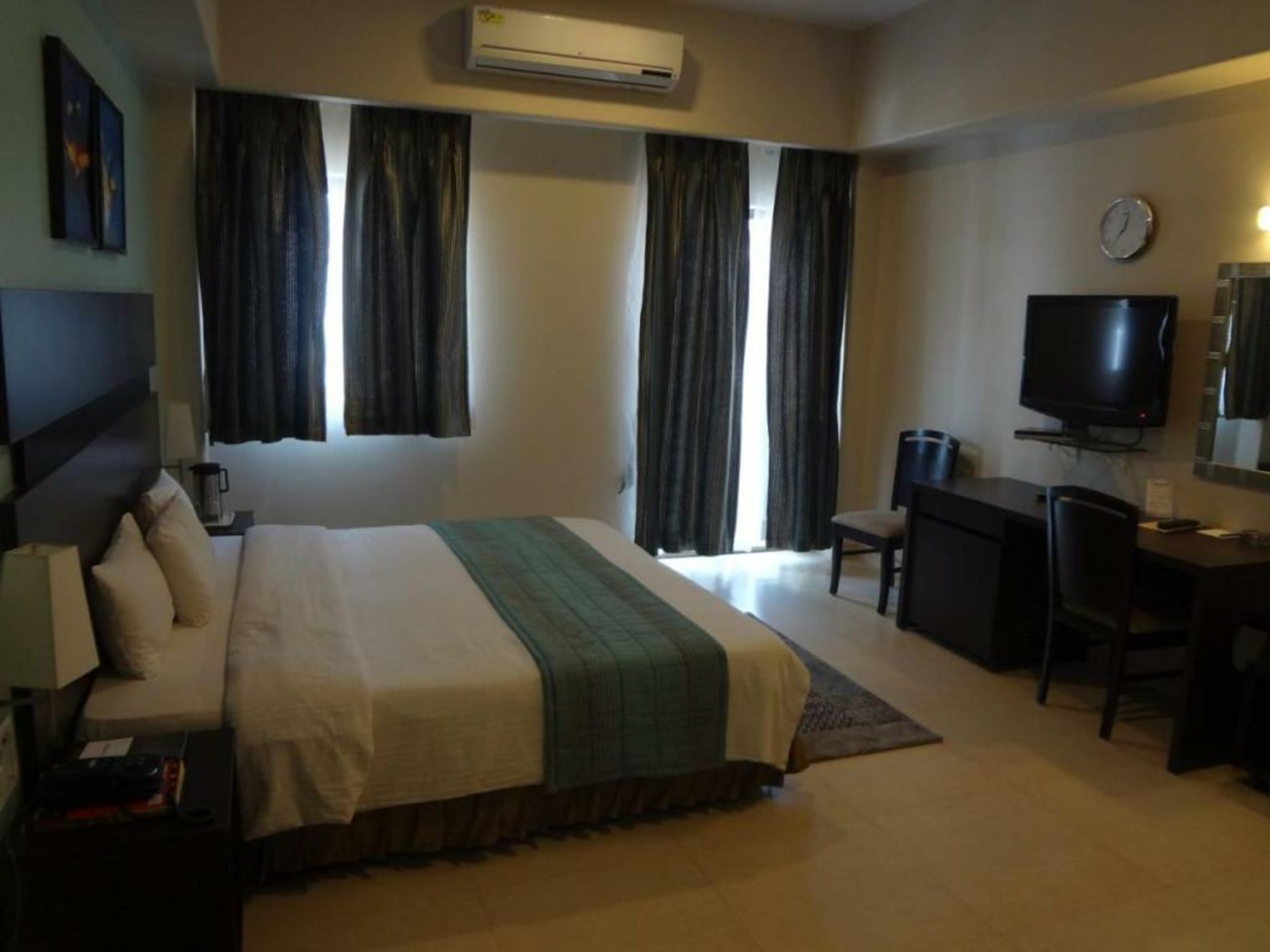 Chateau Windsor Hotel - Marine Drive