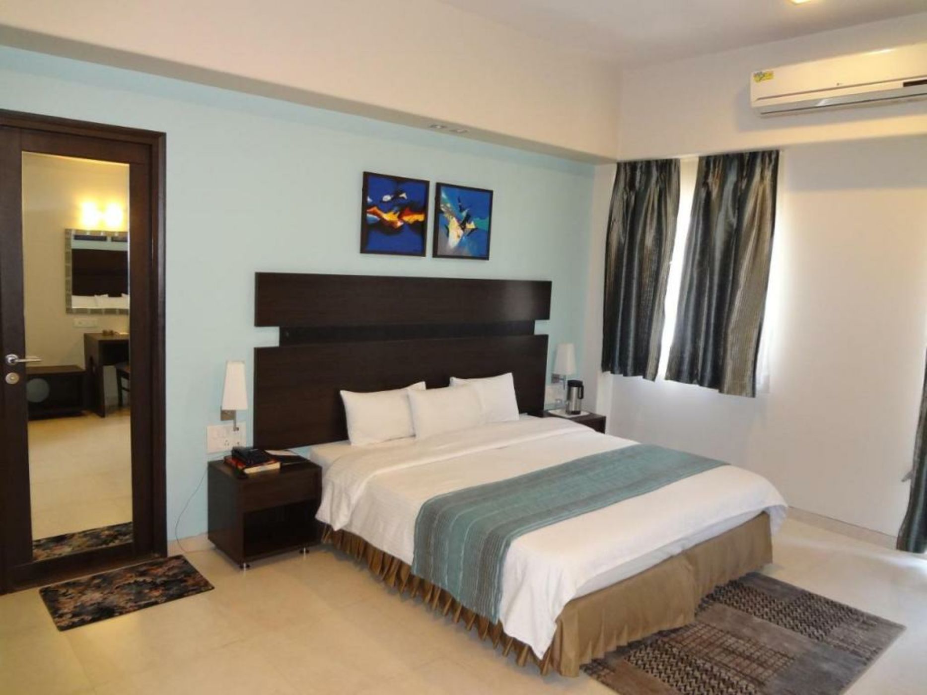 Chateau Windsor Hotel - Marine Drive