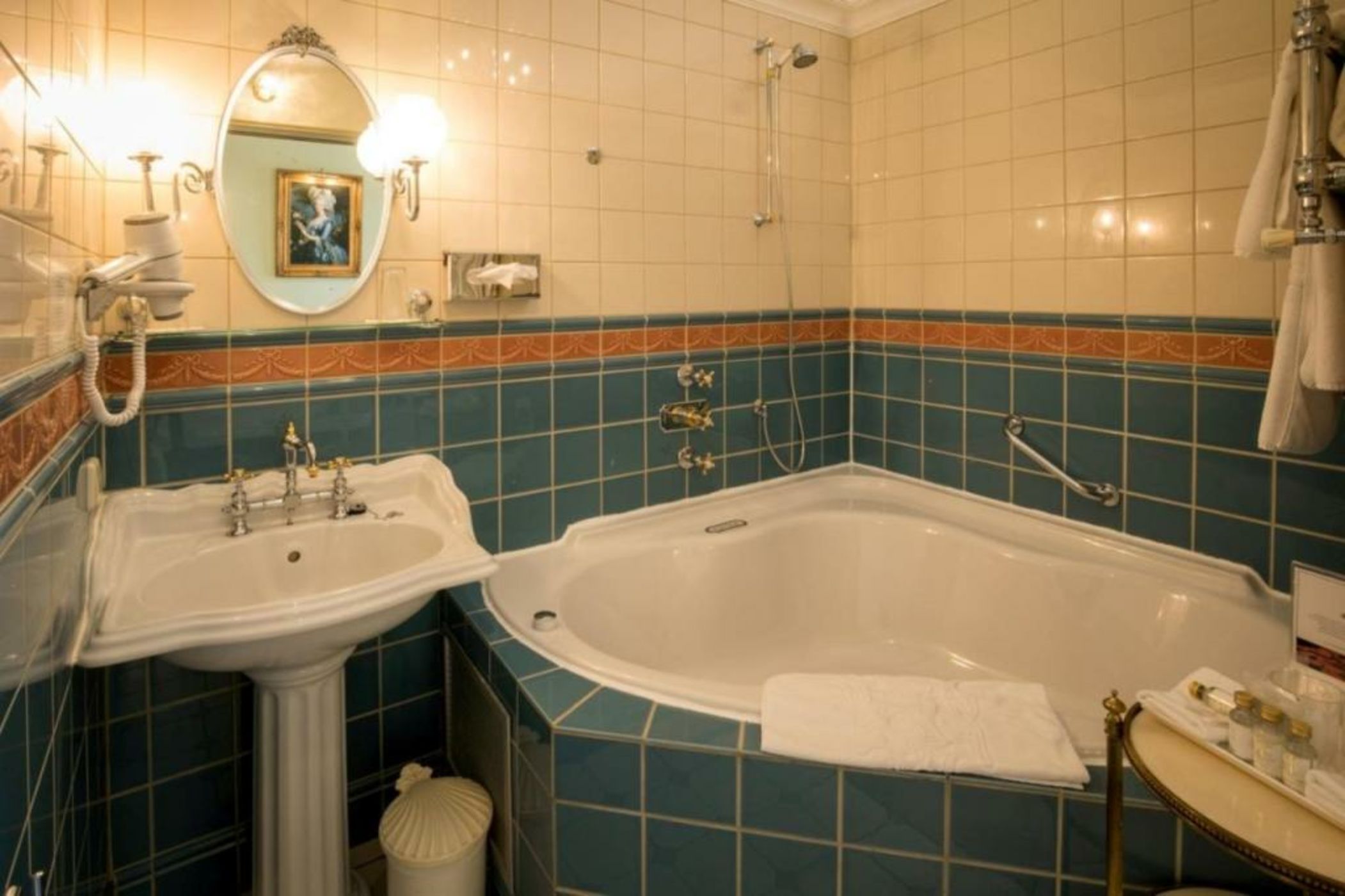 Hotel Belle Epoque