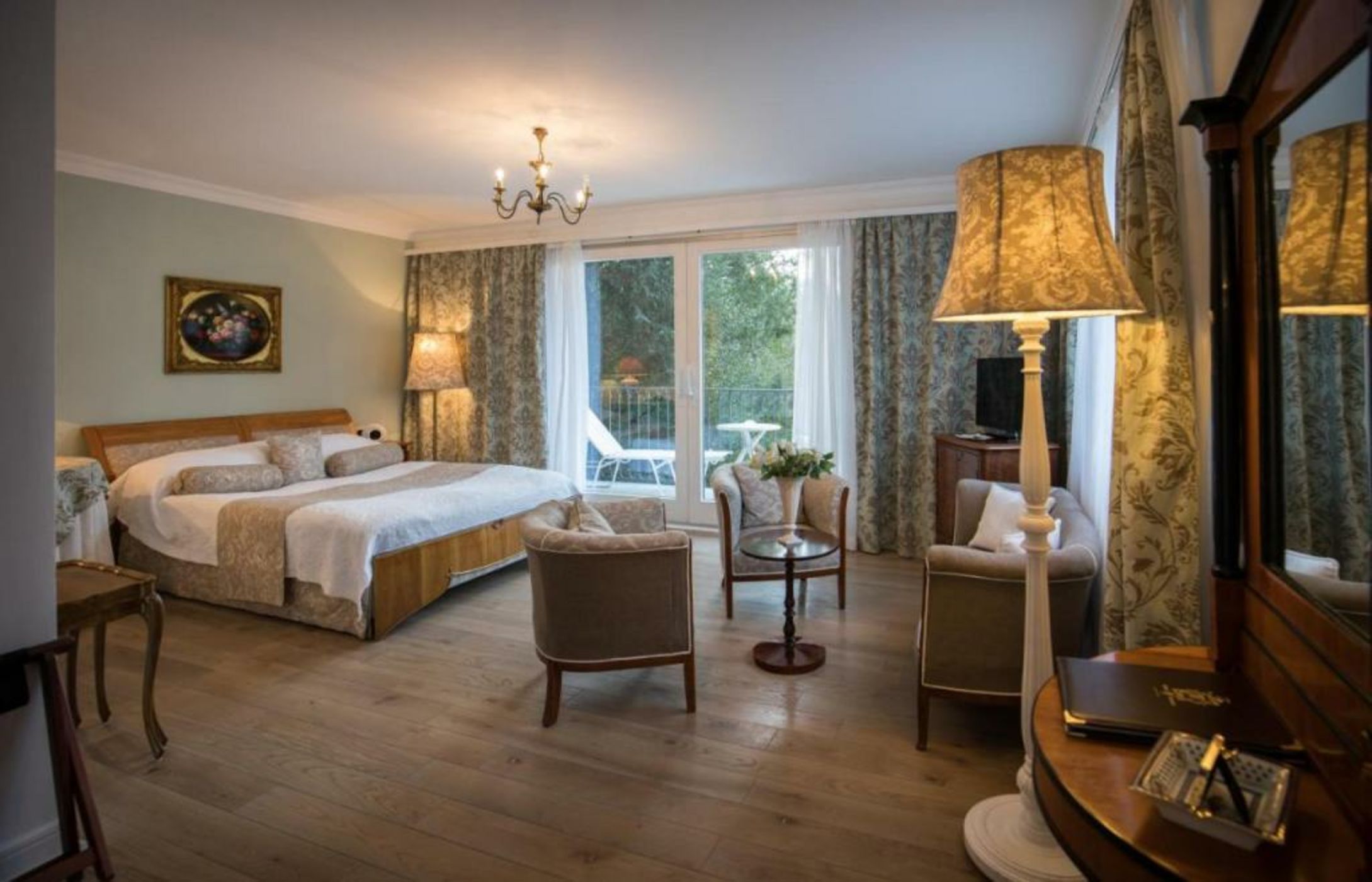 Hotel Belle Epoque