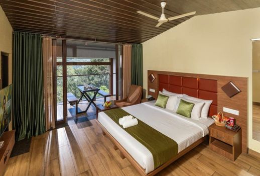 The Mountain Courtyard Thekkady