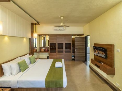 The Mountain Courtyard Thekkady