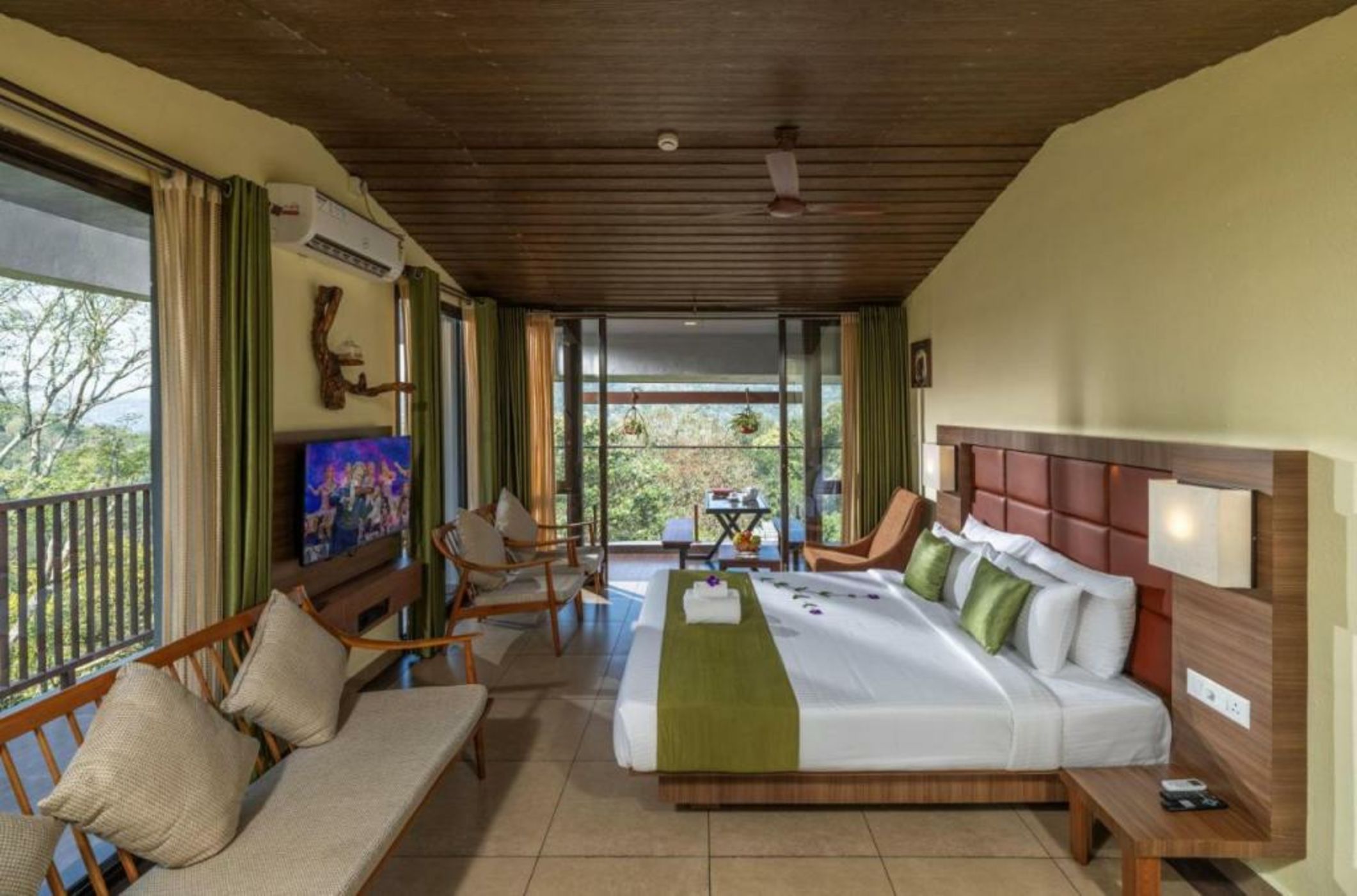 The Mountain Courtyard Thekkady