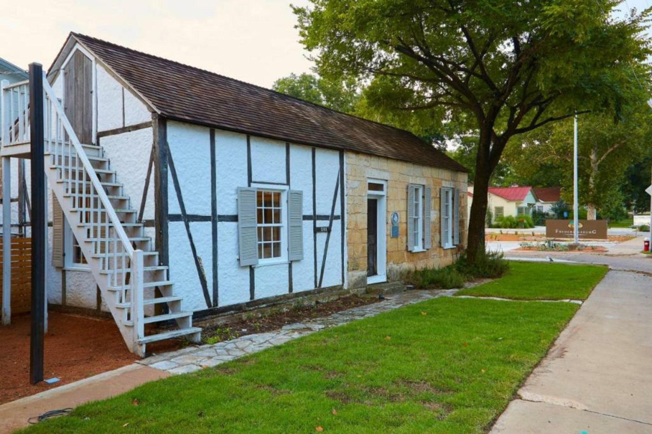 Fredericksburg Inn and Suites