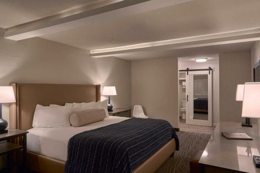 Fredericksburg Inn and Suites