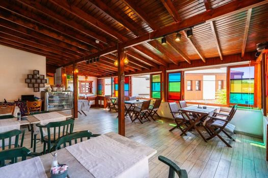 Amazon Petite Palace