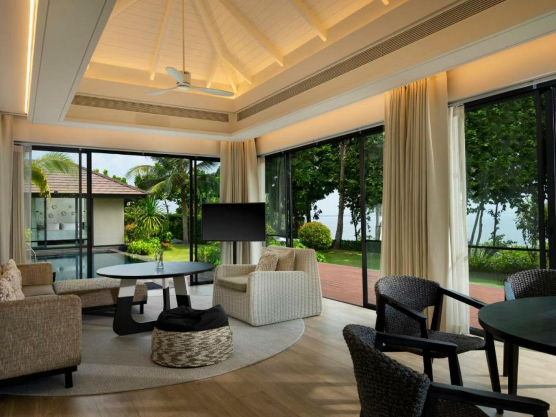 The ShellSea Krabi I Luxury Beach Front Resort & Pool Villa