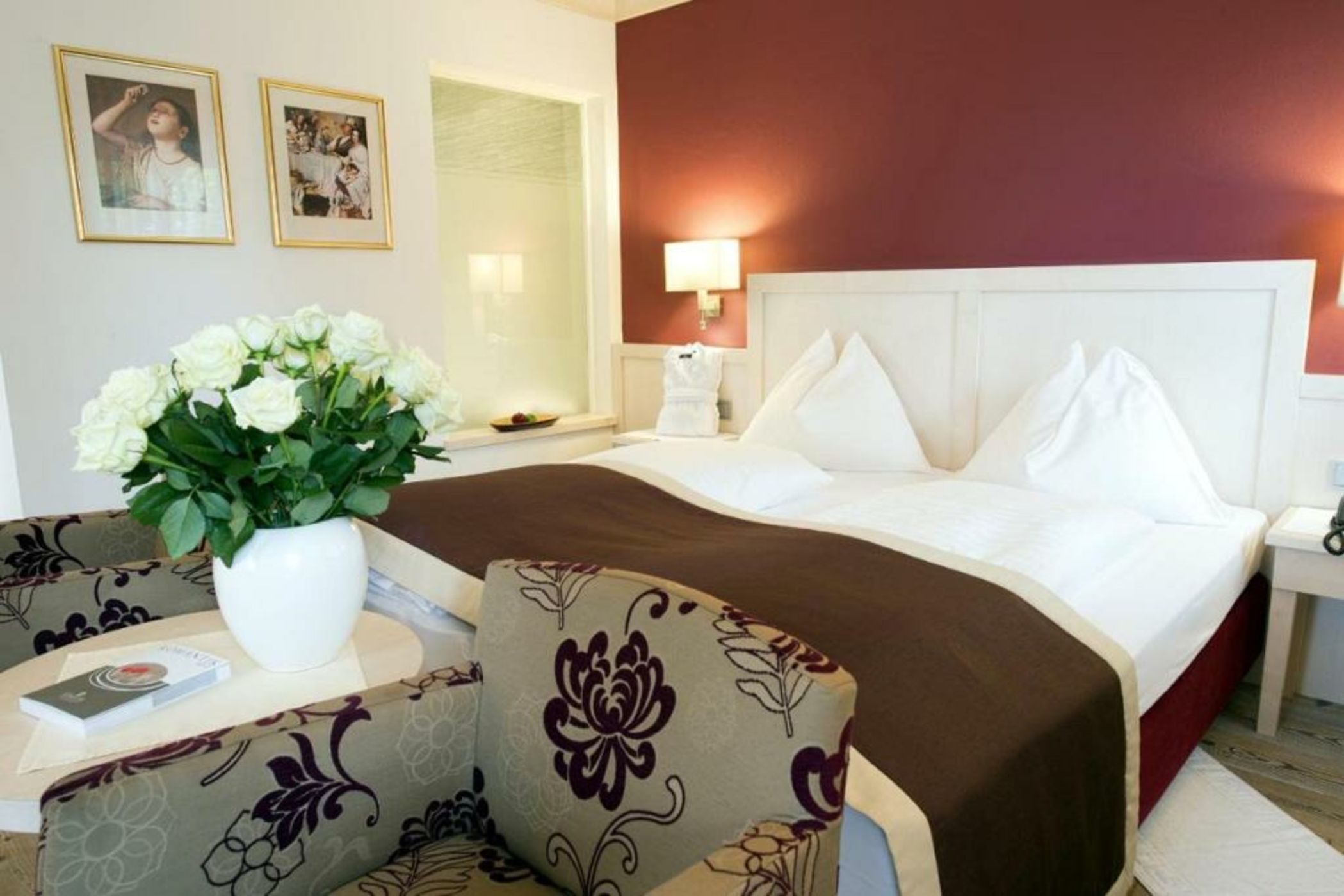 Romantik Hotel Die Gersberg Alm mit Panoramablick auf Salzburg und Outdoor Pool ab Mai