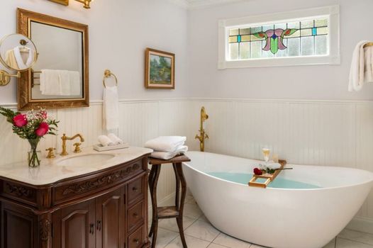 Arsenic and Old Lace Bed & Breakfast Inn