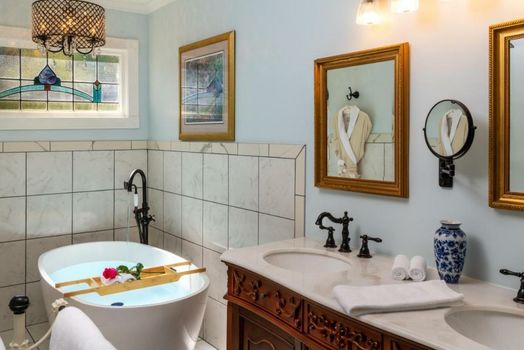 Arsenic and Old Lace Bed & Breakfast Inn