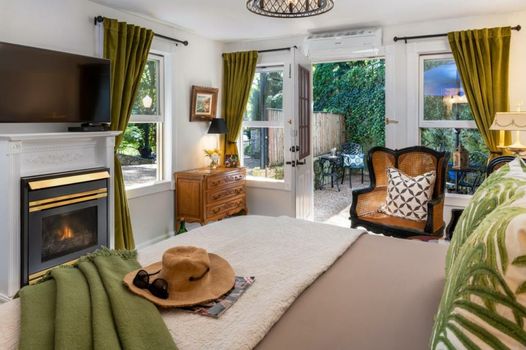 Arsenic and Old Lace Bed & Breakfast Inn
