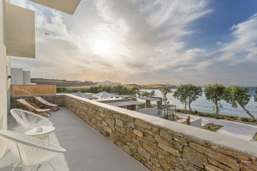 Paros Comfy Suites