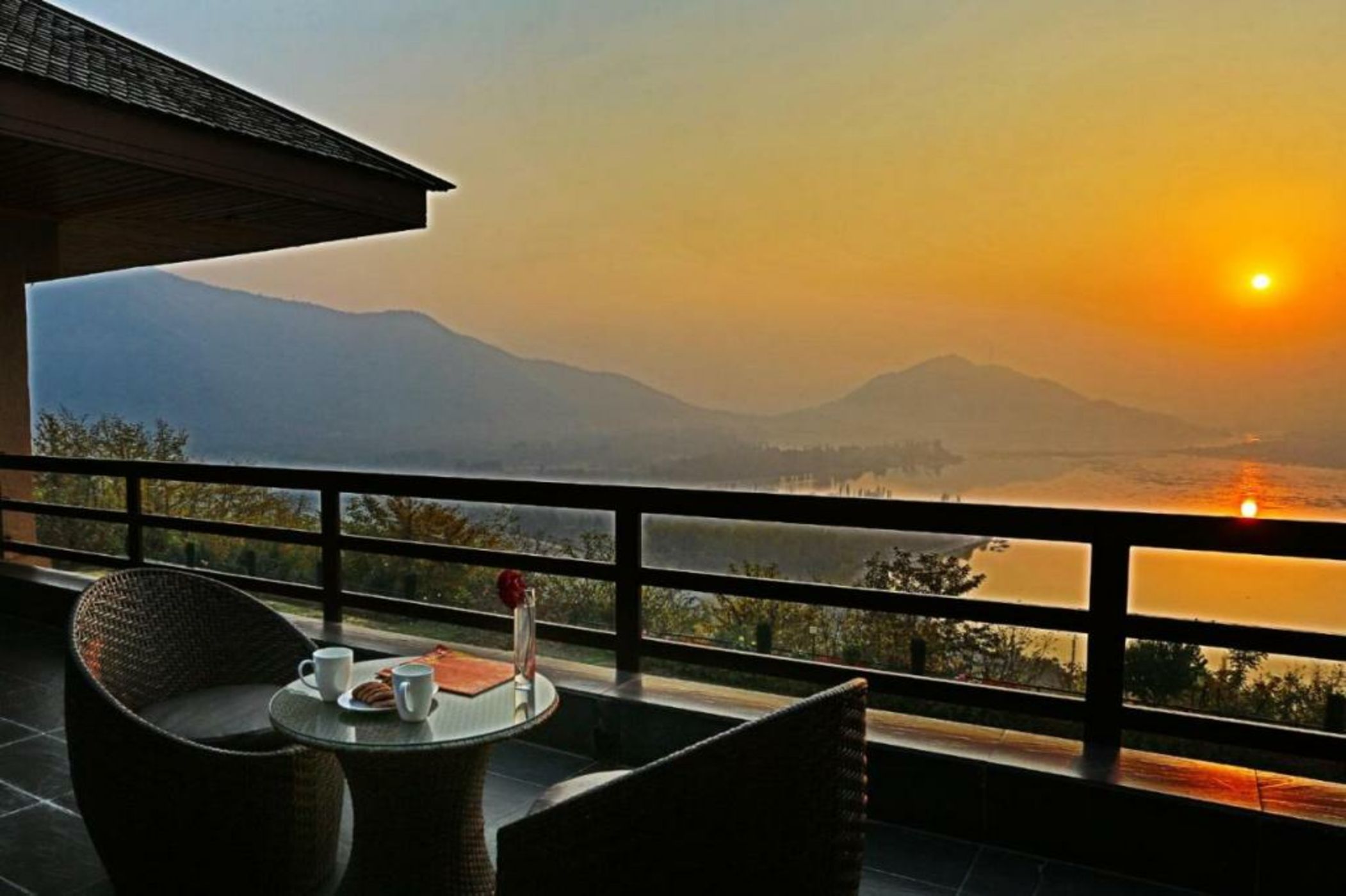 Taj Dal View Srinagar