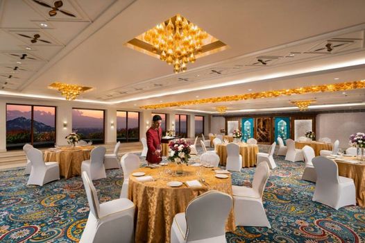 Taj Dal View Srinagar