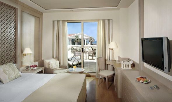 Las Arenas Balneario Resort