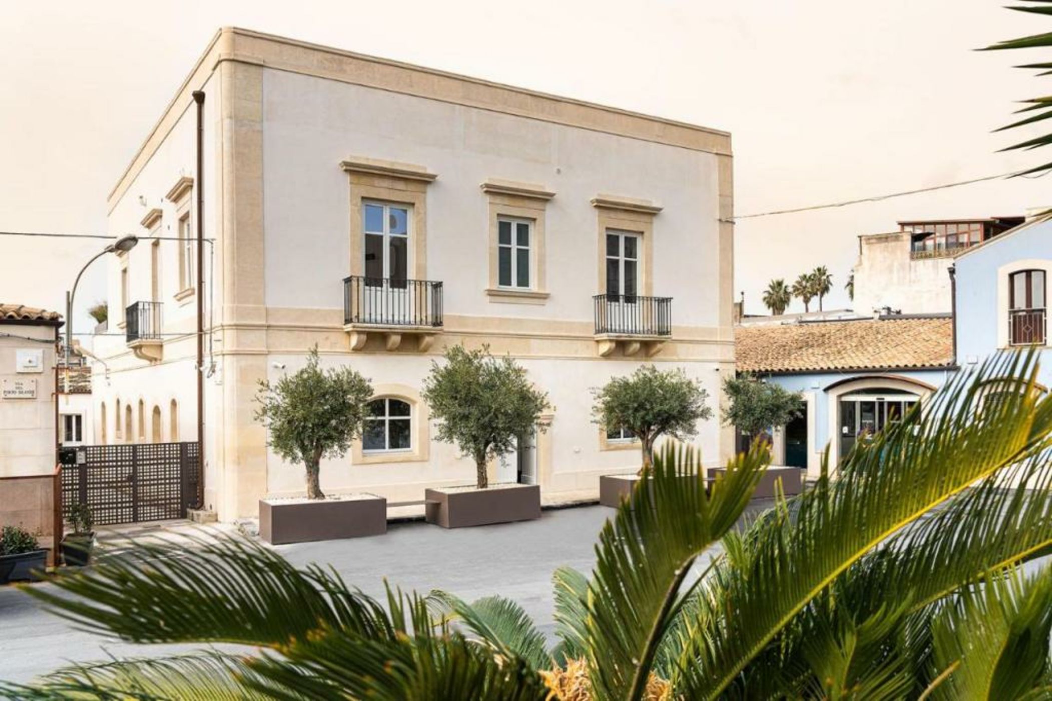 Byssus Suites