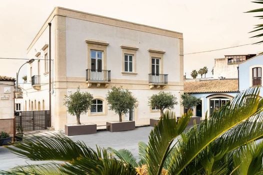 Byssus Suites