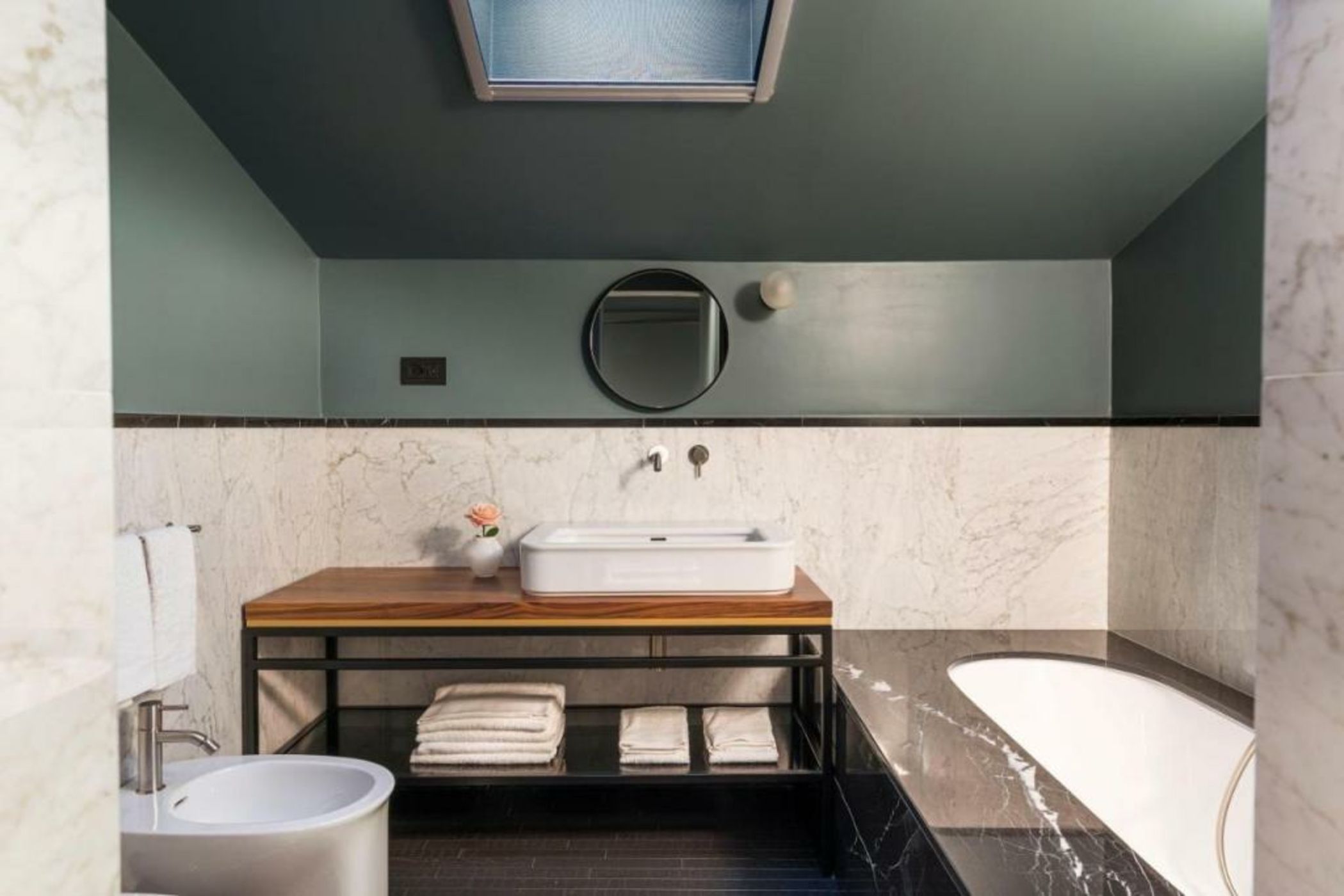 Byssus Suites